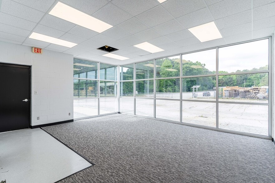 2300 Jonesboro Rd SE, Atlanta, GA for lease - Interior Photo - Image 2 of 11