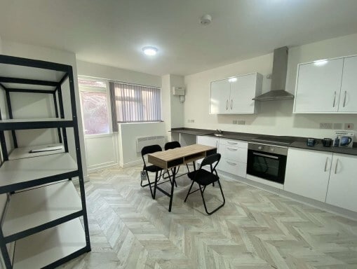 435-437 Halesowen Rd, Cradley Heath for lease - Interior Photo - Image 2 of 3