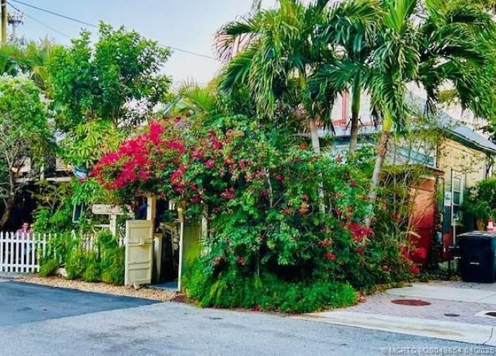 3220 and 3224 NE Maple Ave, Jensen Beach, FL for sale - Building Photo - Image 2 of 16