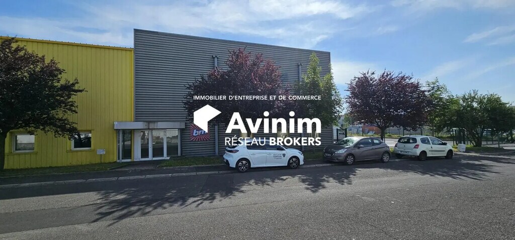 Location Entrepôt 4 620 m² - Photo 1