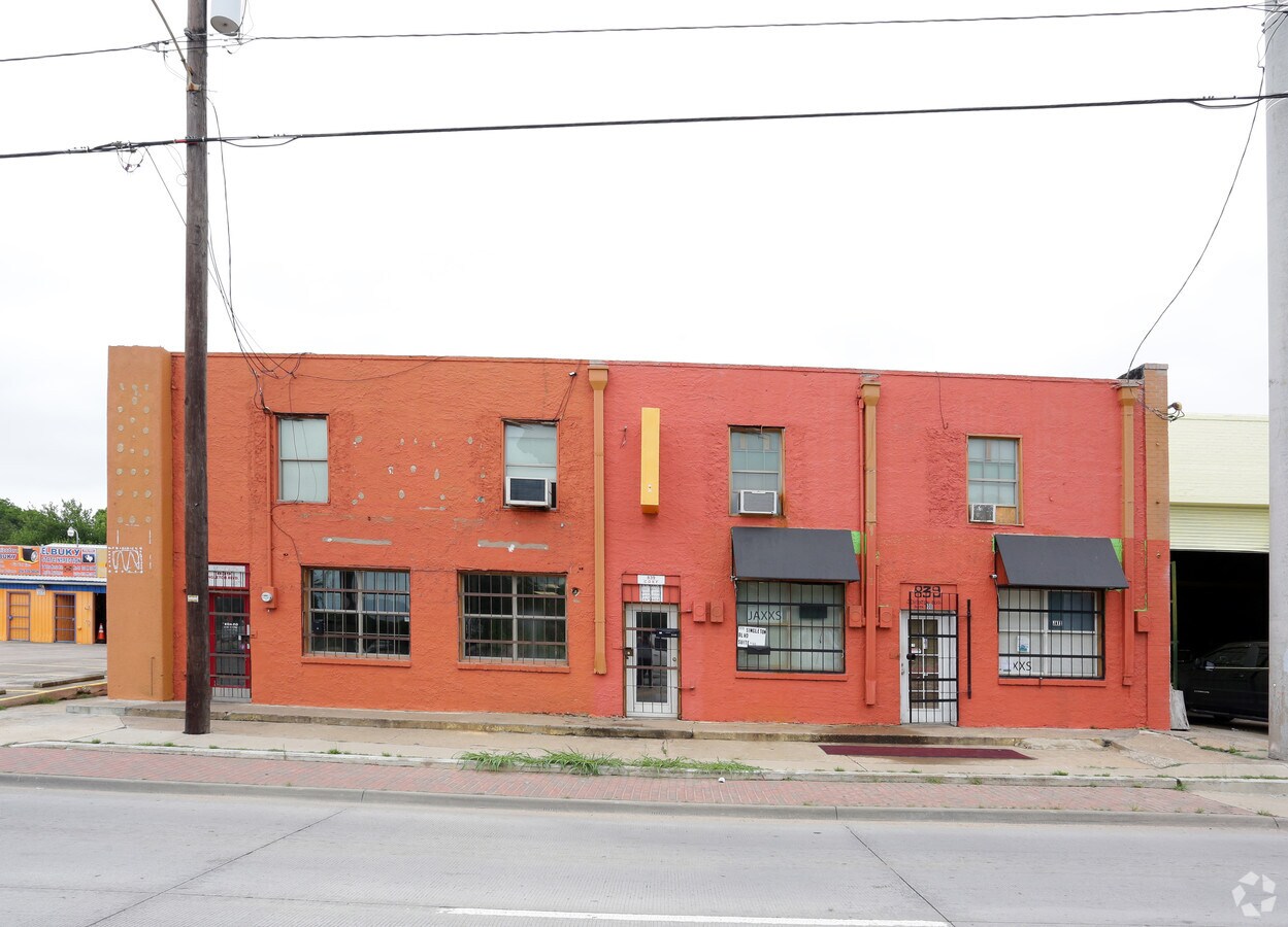 839 Singleton Blvd, Dallas, TX 75212