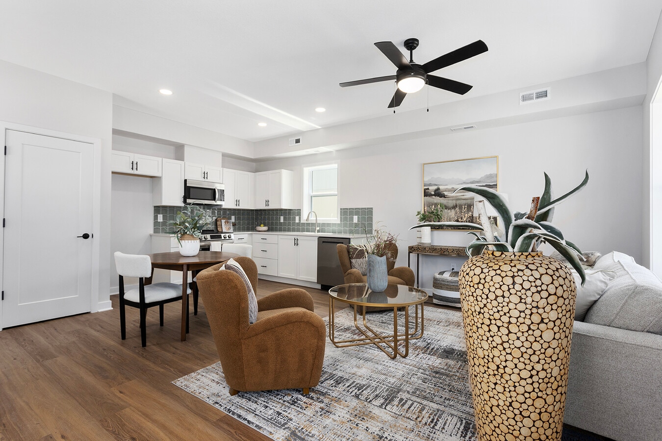 4523 Forest Ave, Kansas City, MO 64110 - Unit A - - Interior Photo - Image 1 of 16