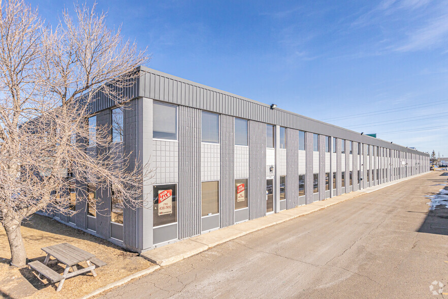 4133-4161 98th St NW, Edmonton, AB for lease - Building Photo - Image 1 of 9