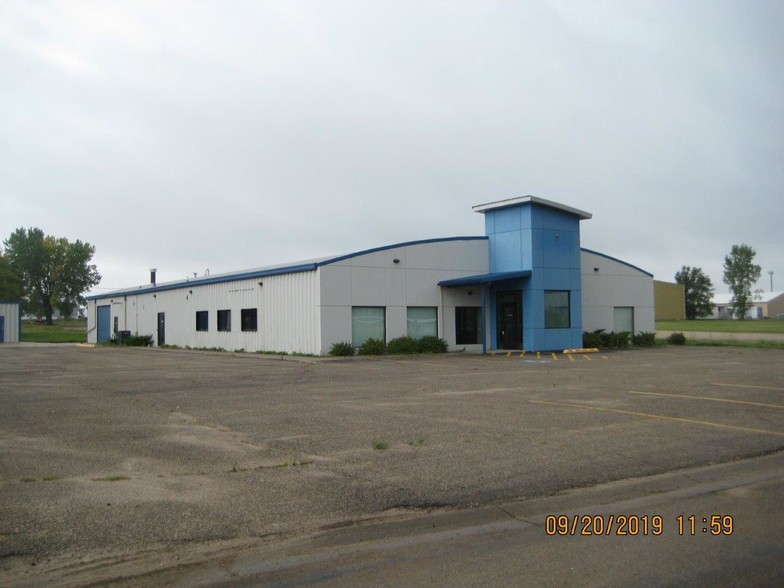 3524 Burdick Expy E, Minot, ND for sale - Building Photo - Image 1 of 1