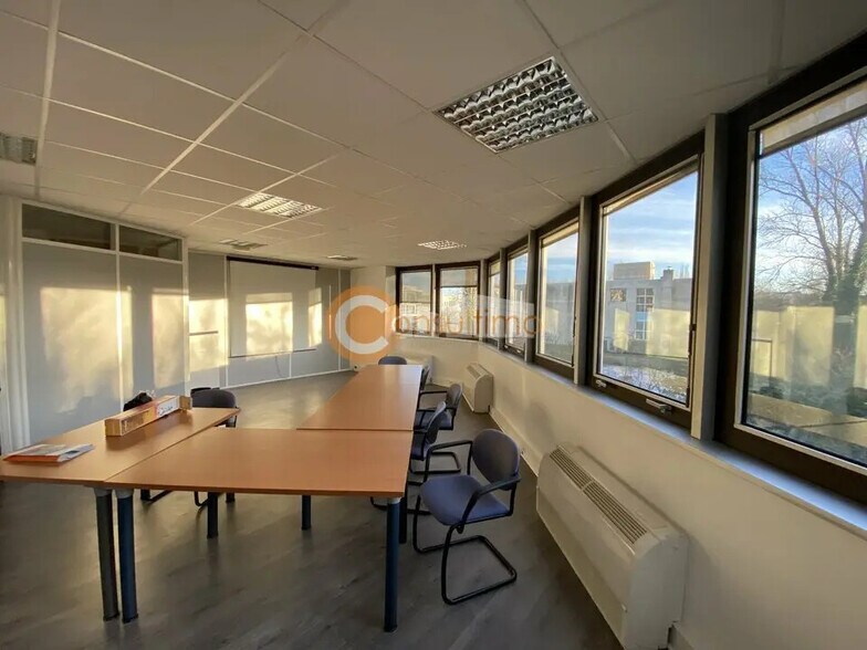 Office in Bruges for lease - Interior Photo - Image 3 of 12