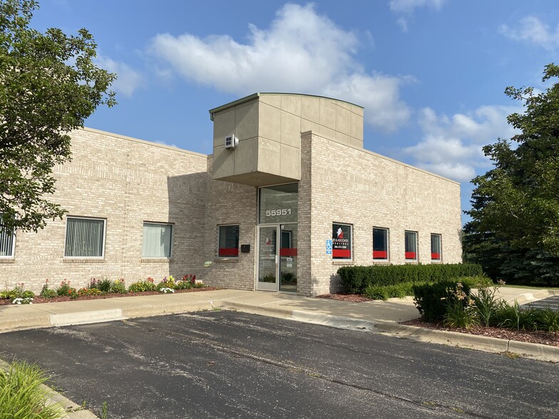 55951 Gratiot Ave, Chesterfield, MI for sale - Building Photo - Image 1 of 16