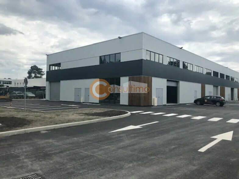 Flex in Gradignan for lease - Building Photo - Image 1 of 13