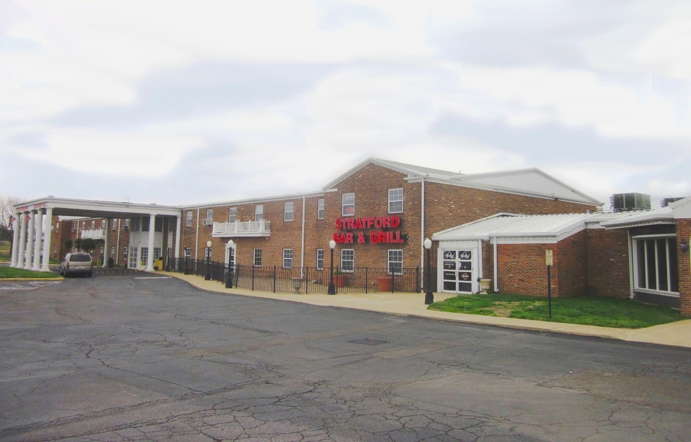 800 S Highway Dr, Fenton, MO 63026