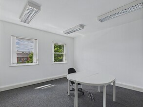 Chowley Oak Ln, Chester for lease Interior Photo- Image 2 of 10