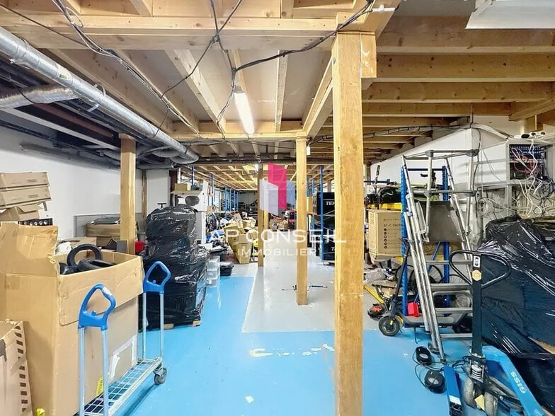 Flex in Croissy-sur-Seine for lease - Interior Photo - Image 3 of 11