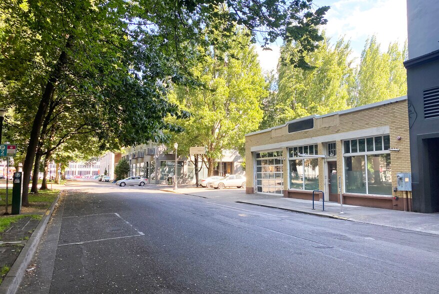 322 NW 8th Ave, Portland, OR for lease - Building Photo - Image 3 of 9