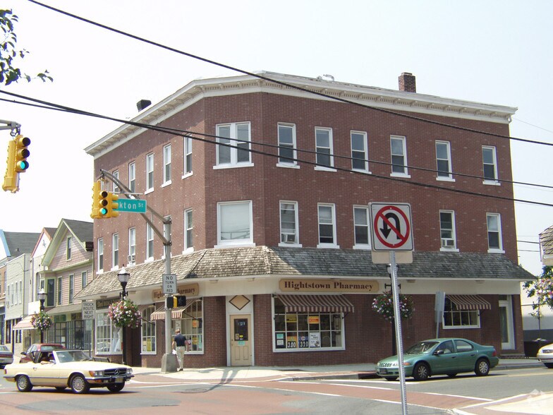 100-104 Main St, Hightstown, NJ for sale - Primary Photo - Image 1 of 1