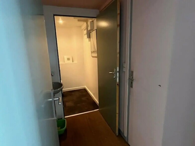 Office in Vannes for lease - Interior Photo - Image 2 of 5