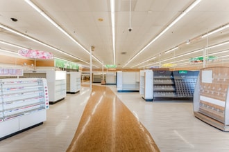 4500 Commercial St SE, Salem, OR for lease Interior Photo- Image 1 of 9