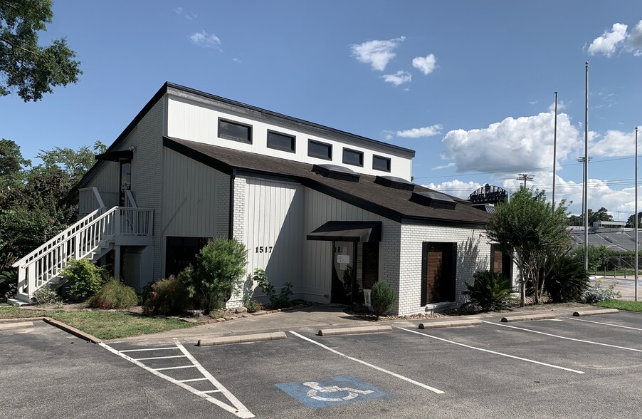 1517 Wilson Rd, Conroe, TX for sale - Building Photo - Image 1 of 1