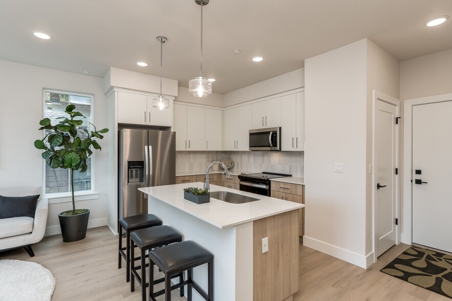 3591 N Michigan Ave, Portland, OR for sale - Interior Photo - Image 3 of 10