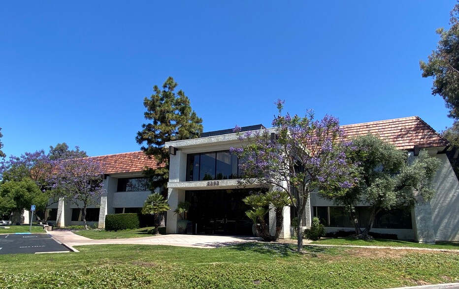 2393 Townsgate Rd, Westlake Village, CA for lease - Building Photo - Image 1 of 5