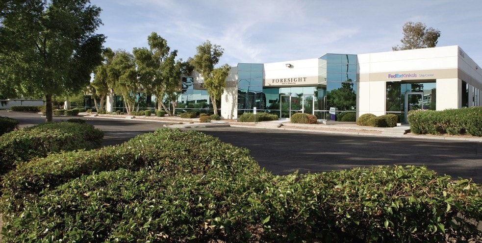 2320 W Peoria Ave, Phoenix, AZ for lease - Primary Photo - Image 2 of 4