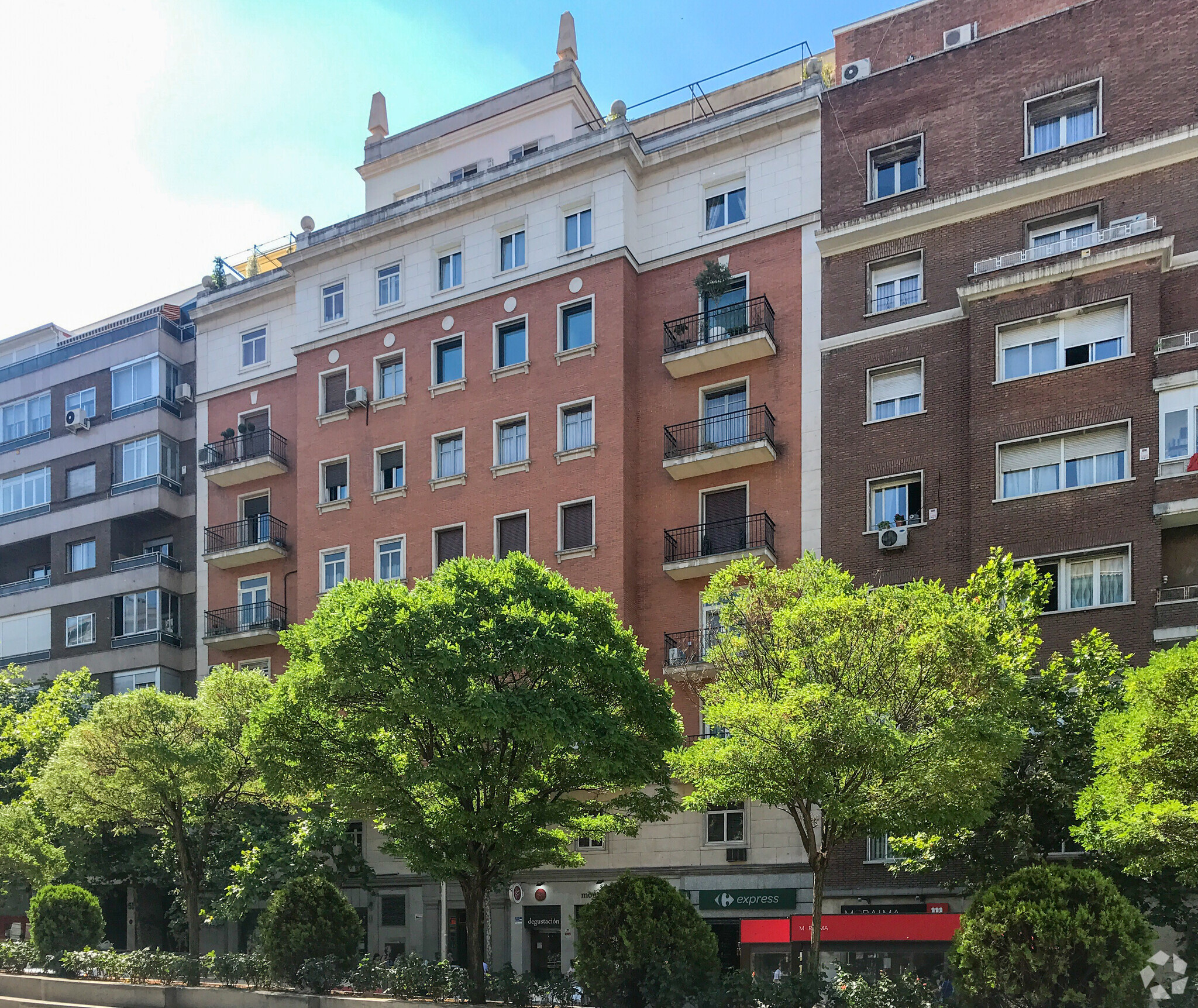 Calle Cea Bermúdez, Madrid, Madrid for sale Primary Photo- Image 1 of 1