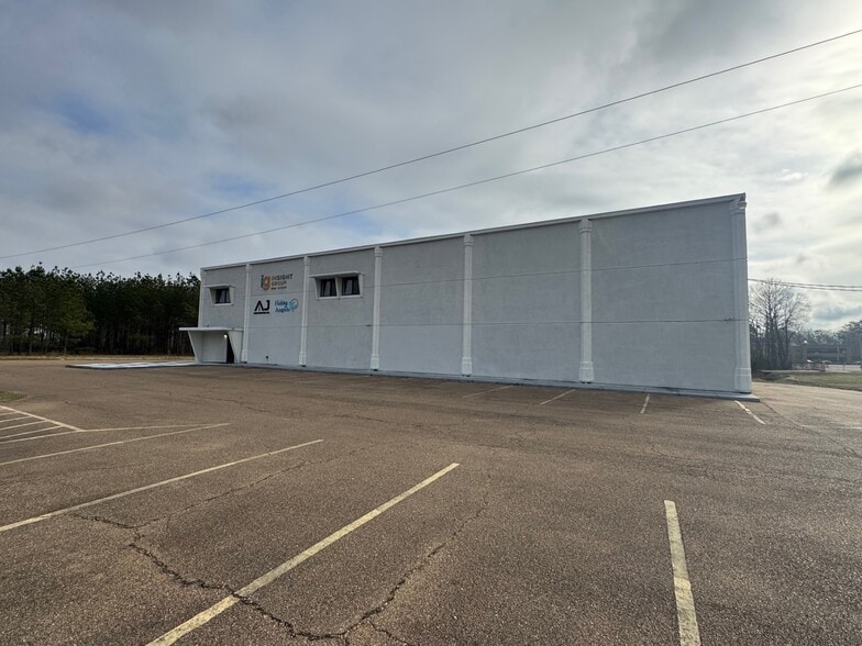 4400 Mangum Dr, Flowood, MS for lease - Building Photo - Image 2 of 8