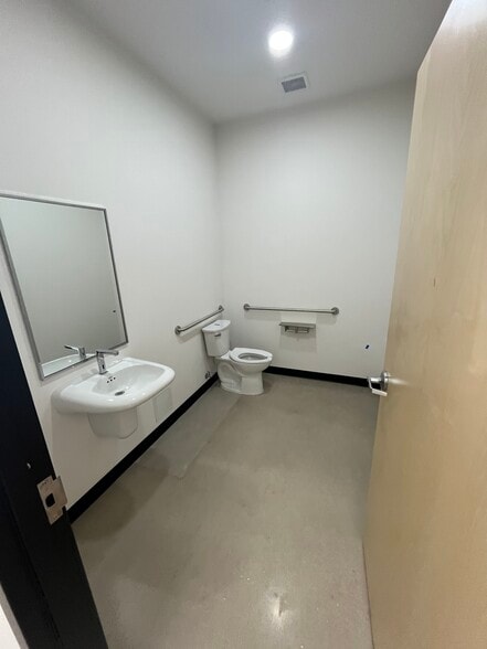 2006 Rivery, Georgetown, TX for lease - Building Photo - Image 3 of 11