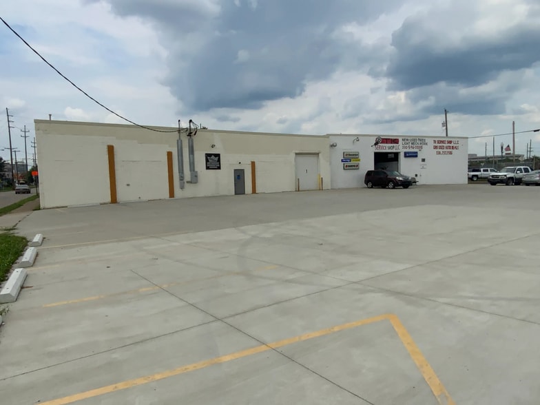 219 Navarre Rd SW, Canton, OH for sale - Building Photo - Image 1 of 8