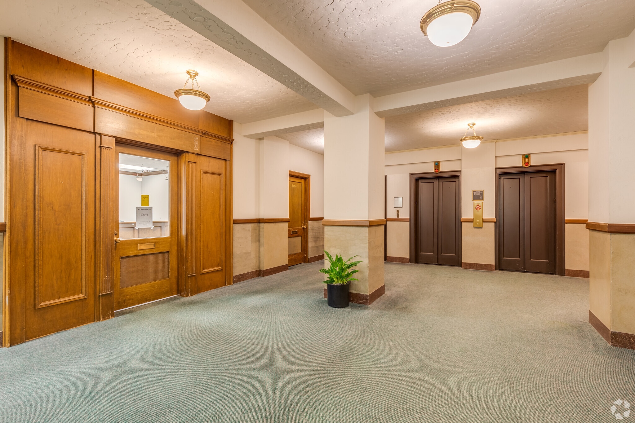 105 N Hudson Ave, Oklahoma City, OK for lease Interior Photo- Image 1 of 9