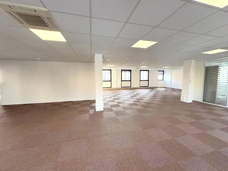 Office in Chatou for lease - Interior Photo - Image 2 of 13
