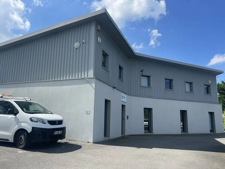 Flex in Bouguenais for lease - Building Photo - Image 1 of 12