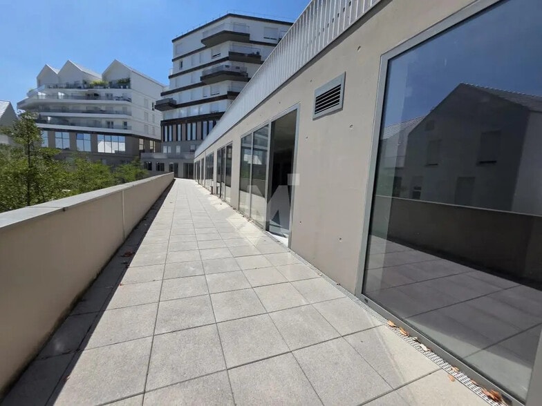 Office in Avon for sale - Building Photo - Image 2 of 14