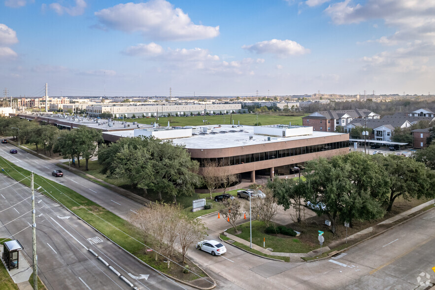 2575 W Bellfort St, Houston, TX for lease - Aerial - Image 3 of 5