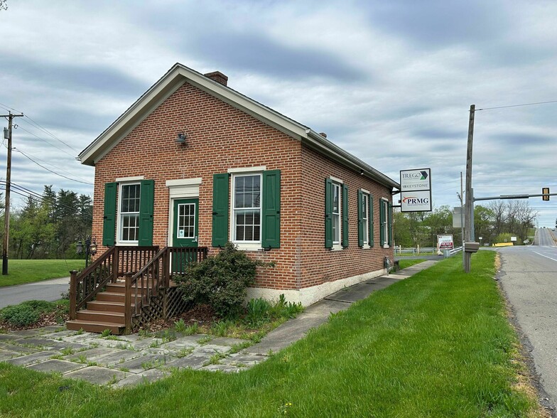 840 E Ben Franklin Hwy, Douglassville, PA for sale - Building Photo - Image 1 of 1