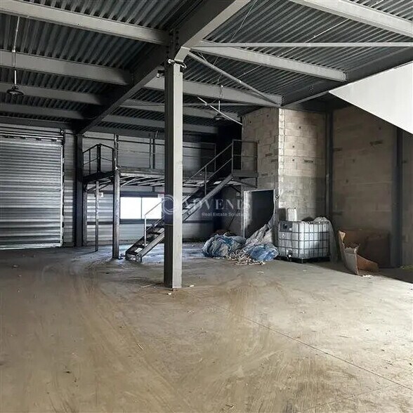 Office in  for lease - Interior Photo - Image 3 of 9