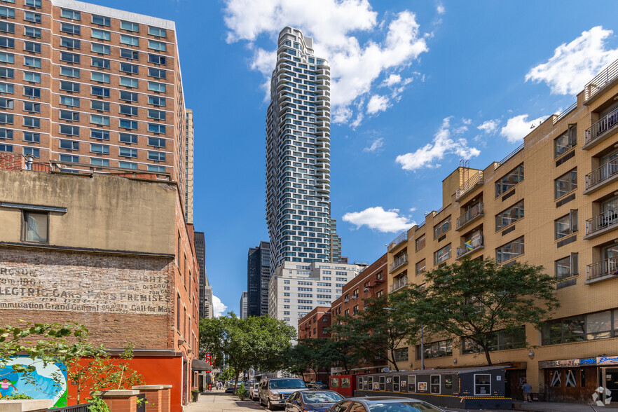 242 W 53rd St, New York, NY for lease - Building Photo - Image 1 of 20