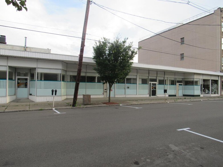 123133 W Lockhart St, Sayre, PA 18840