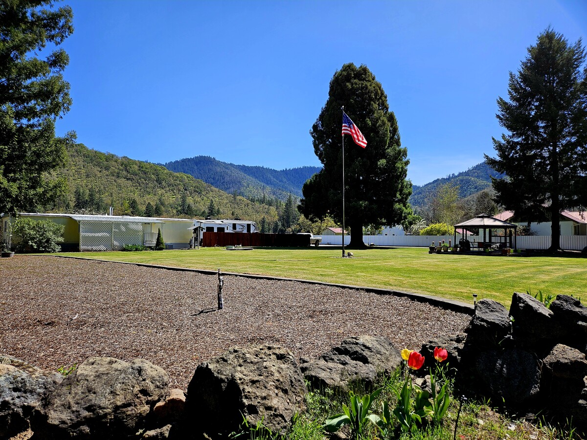 2095 Rogue River Hwy, Gold Hill, Or 97525 