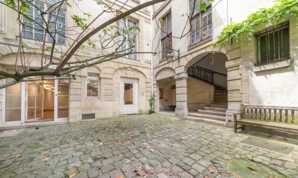 11 Rue Des Lions Saint-Paul, Paris for lease - Building Photo - Image 3 of 3