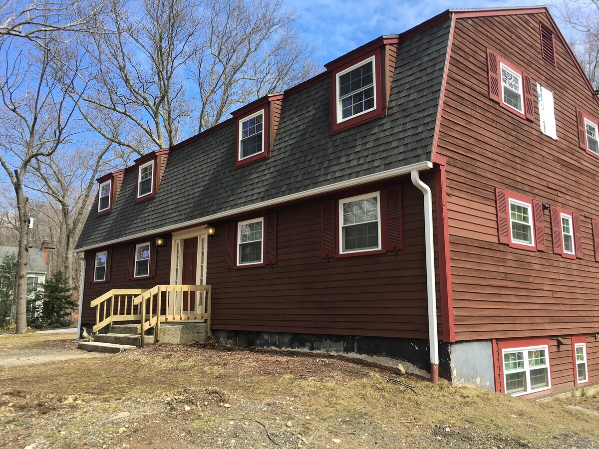 26 Sunset Ter, Essex, CT 06426