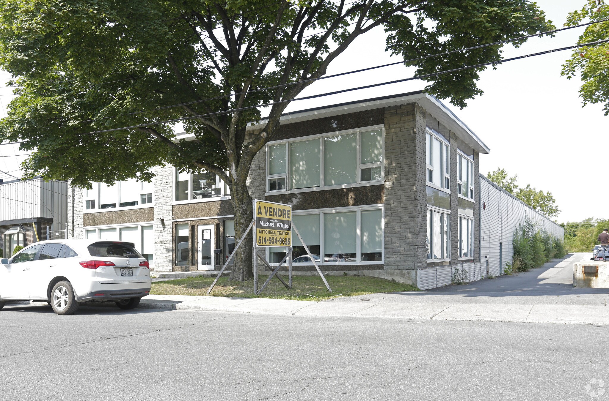 2675 Rue Marcel, Montréal, QC for sale Primary Photo- Image 1 of 1