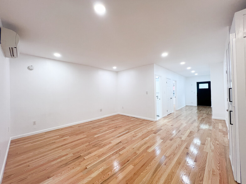 955 Pacific St, Brooklyn, NY for sale - Interior Photo - Image 2 of 36