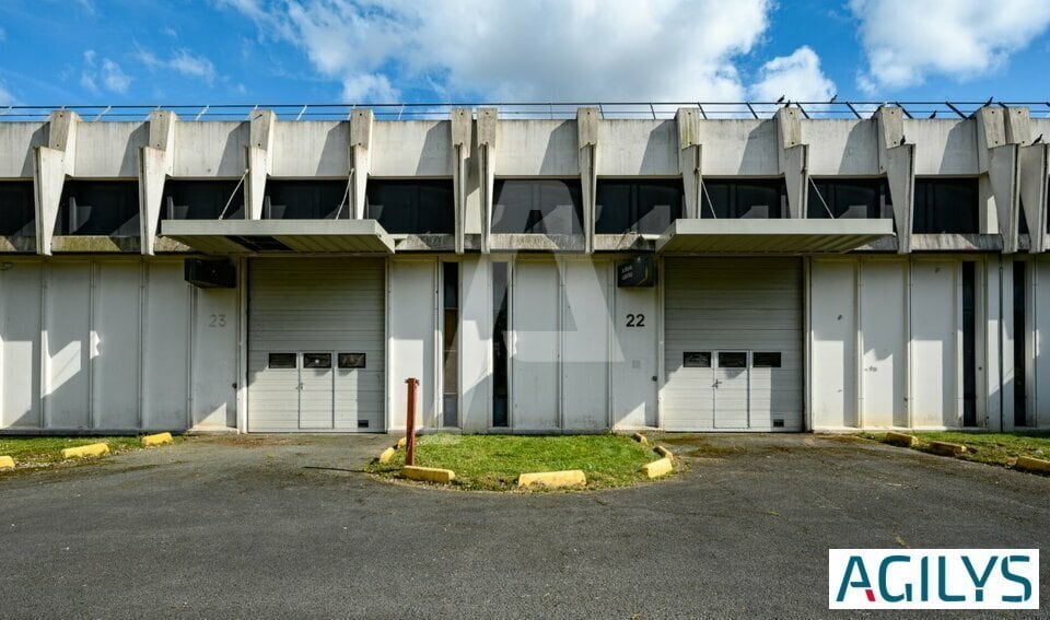 Flex in COURCOURONNES for lease Building Photo- Image 1 of 6