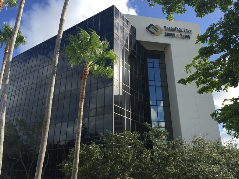1401 Forum Way, West Palm Beach, FL for lease - Building Photo - Image 1 of 9