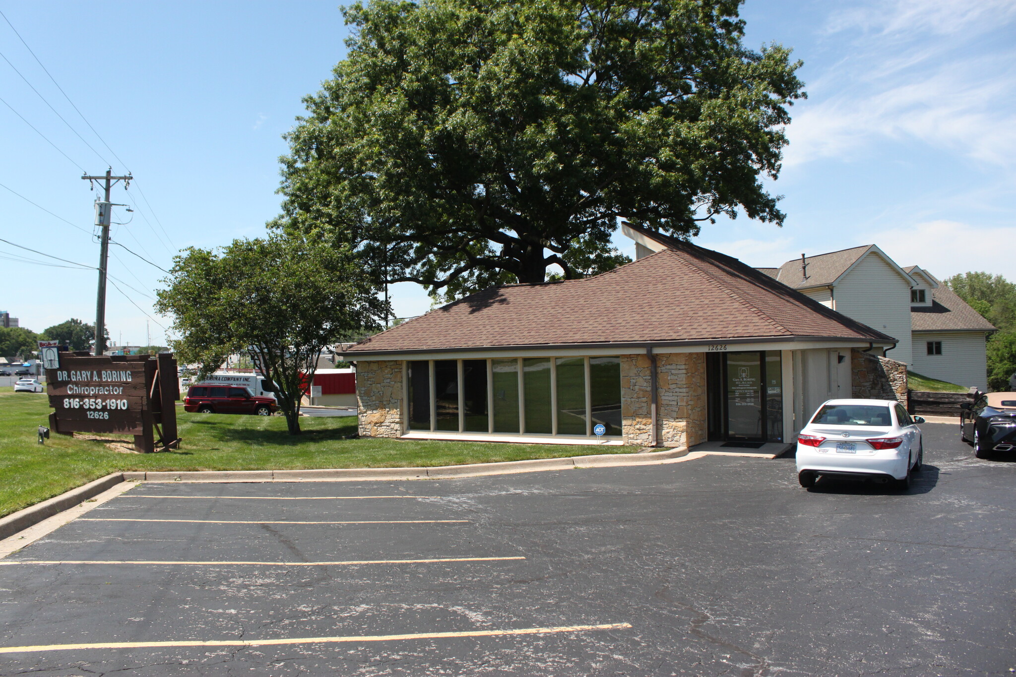 12626 E US Highway 40, Independence, MO for sale Building Photo- Image 1 of 1