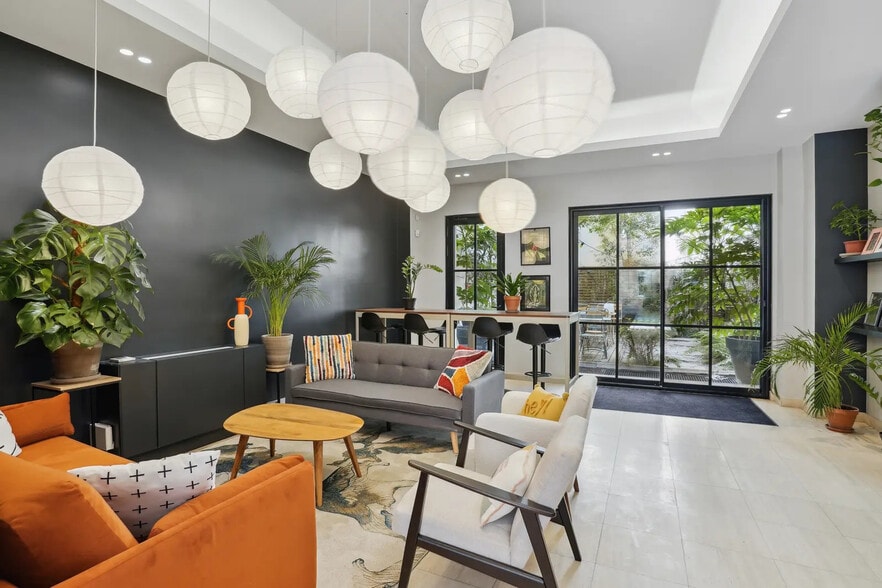 5 Avenue Pierre Ier De Serbie, Paris for lease - Building Photo - Image 3 of 16