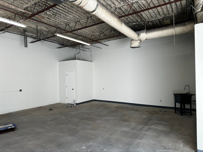 4161-4215 S 33rd West Ave, Tulsa, OK for lease - Interior Photo - Image 3 of 10