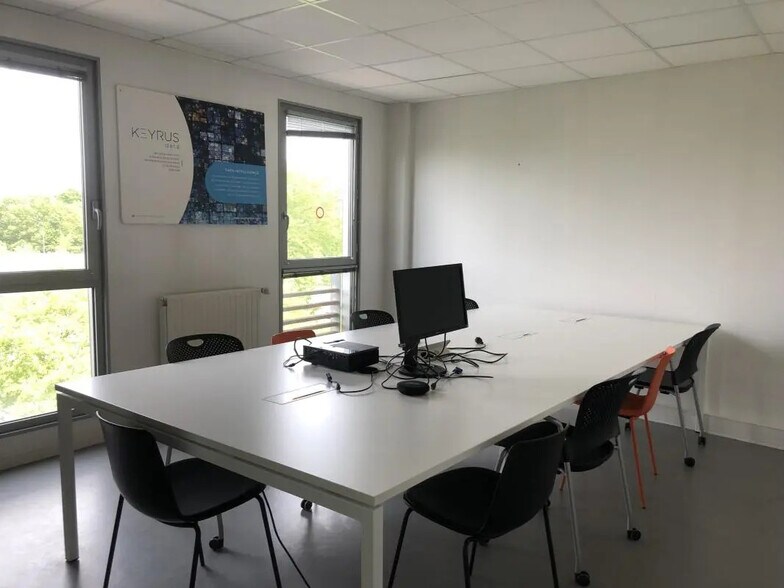 Office in Rennes for lease - Building Photo - Image 3 of 14