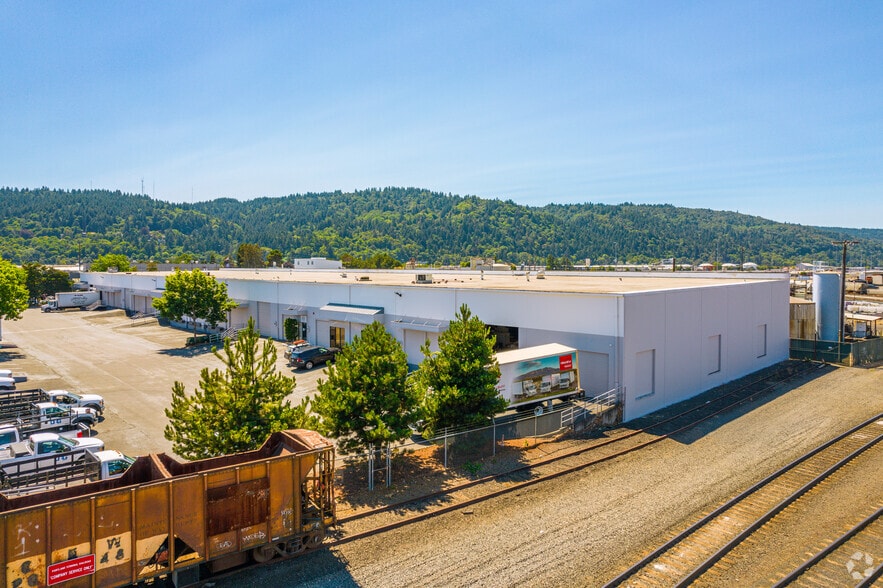 3315 NW 26th Ave, Portland, OR for lease - Building Photo - Image 2 of 7