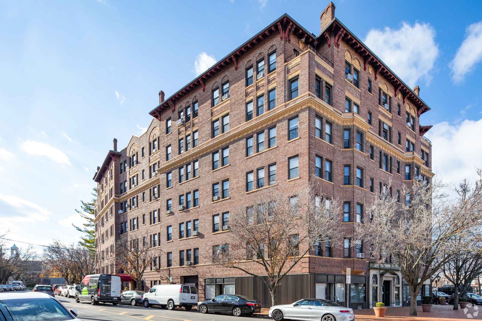 8 Barstow Rd, Great Neck, NY for sale Primary Photo- Image 1 of 1