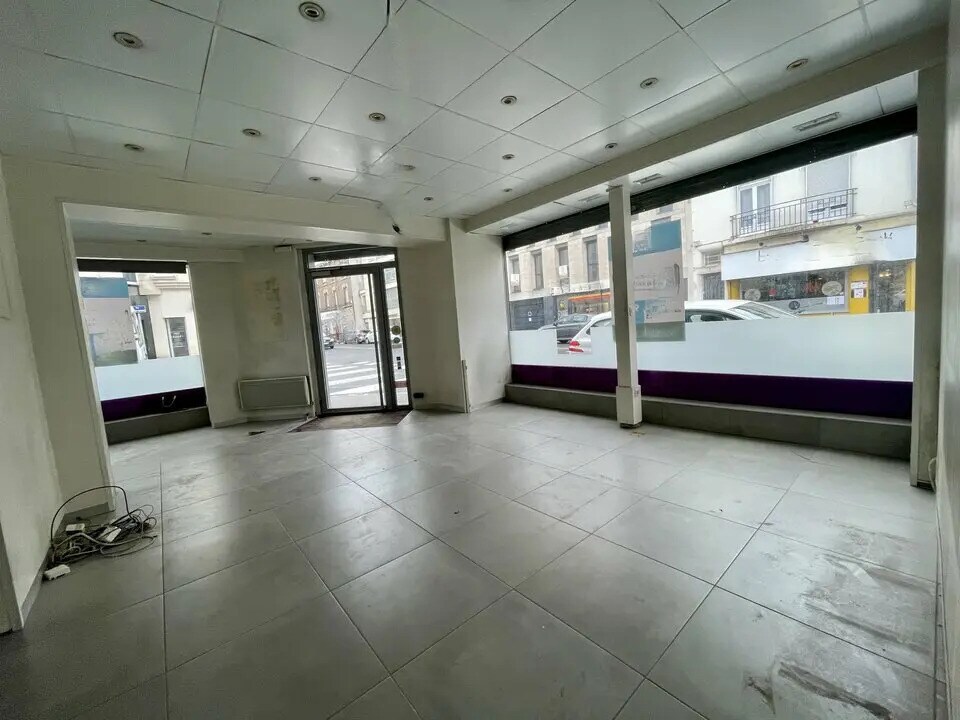 Retail in Reims for lease Interior Photo- Image 1 of 6