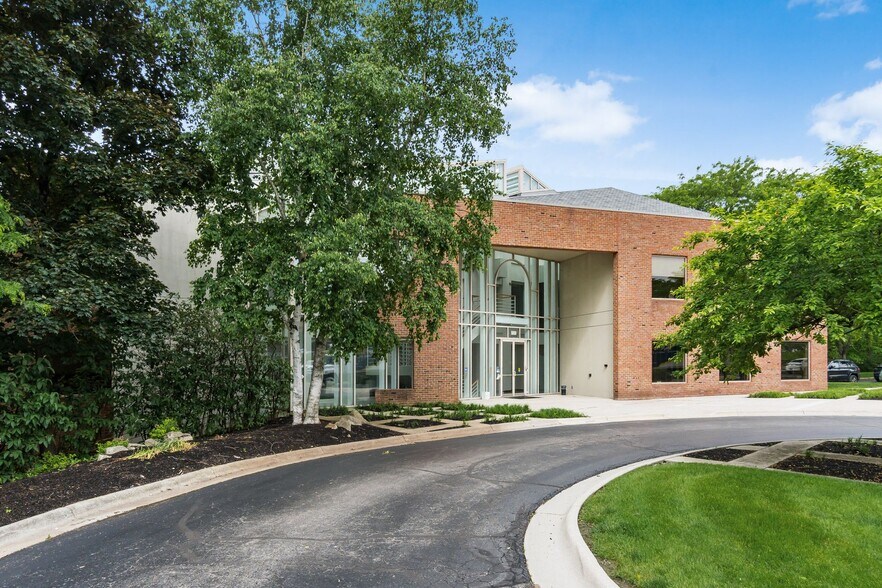 8000 Ravines Edge Ct, Columbus, OH for lease - Building Photo - Image 2 of 15
